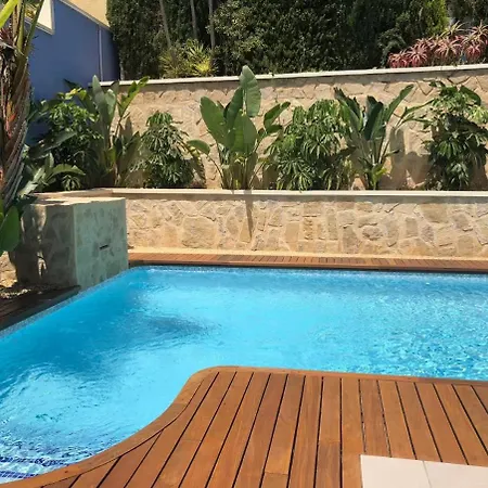 Lujosa De 3 Con Piscina Ferienhaus