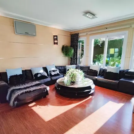Ferienhaus Lujosa De 3 Con Piscina Calp